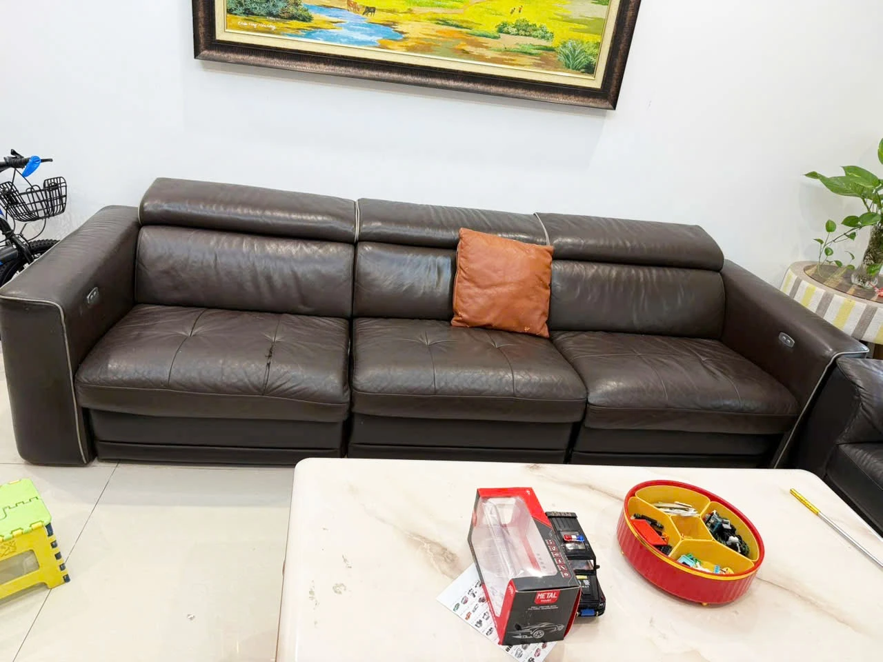 Hoàn thiện chiếc ghế sofa tại xưởng của Nhất Long